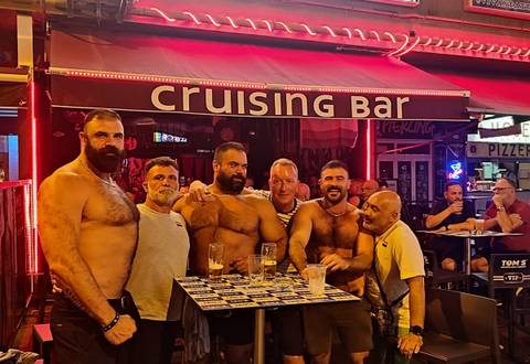 TOM’s Cruising bar