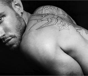 Johan Akan: "Being gay and a model is very badly seen"