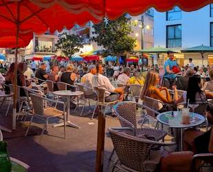 Parrots Pub & Terrace