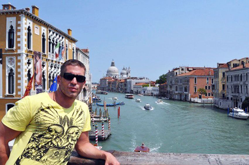 Carlos Melia gay travel blogger