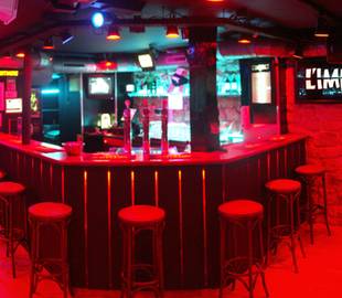 A gay bar in Paris 100% naturist