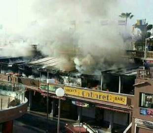 Yumbo Center in Playa del Ingles von Feuer getroffen
