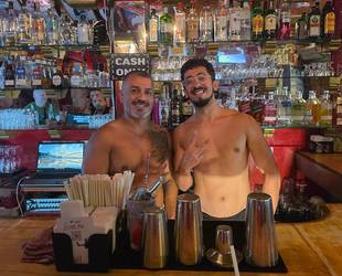 Reina's Bar