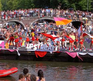 Amsterdam Gay Pride : Jew and Moroccan floats to join the Parade