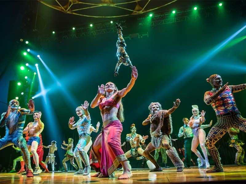 OSA Images / Costumes: Kym Barrett / ©2010 Cirque du Soleil Inc
