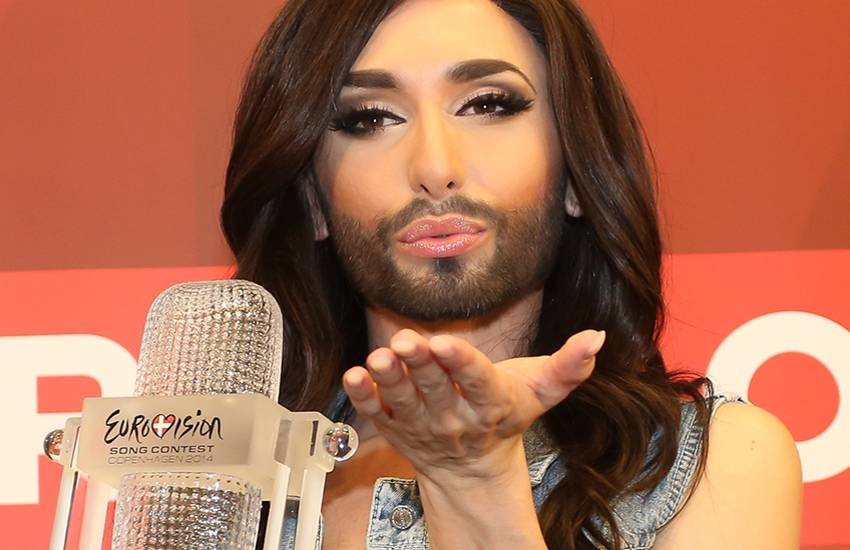 Conchita Wurst actua em Montpellier, França, a 21 de junho