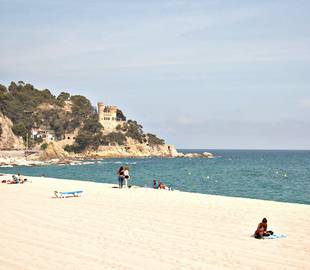 Die verborgene schwule Geschichte der Costa Brava (und wo du heute ihre besten Strände findest)