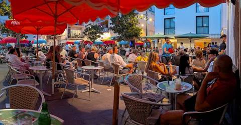 Parrots Pub & Terrace