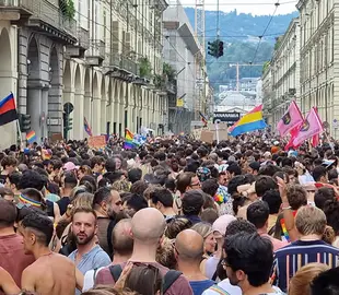 Orgulho de Turim 2026: imagem do desfile