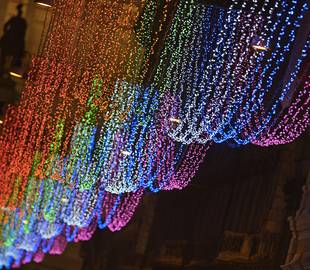 In Rome, « Gay » Christmas Lights Sparkle over Via del Corso