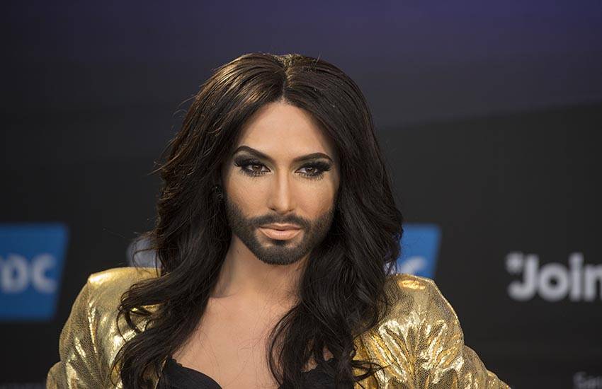 Conchita Wurst tritt im Crazy Horse in Paris auf