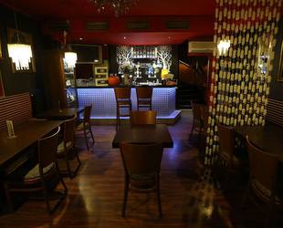 Celebrity Cafe