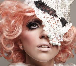 Exclusive interview : Lady Gaga reveals her favorite places and her travel anecdotes !