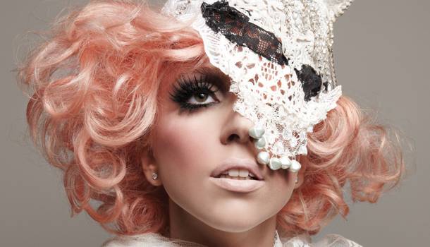 Exclusive interview : Lady Gaga reveals her favorite places and her travel anecdotes !